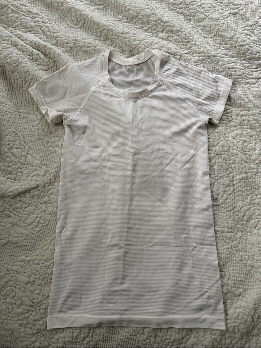 Lululemon swiftly tech short sleeve size 6